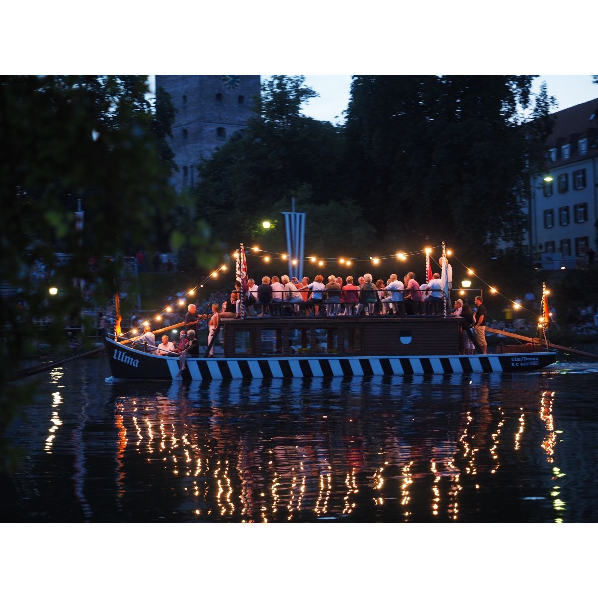 10m ljuskedja, Svart, 10xE27 uttag, 1m