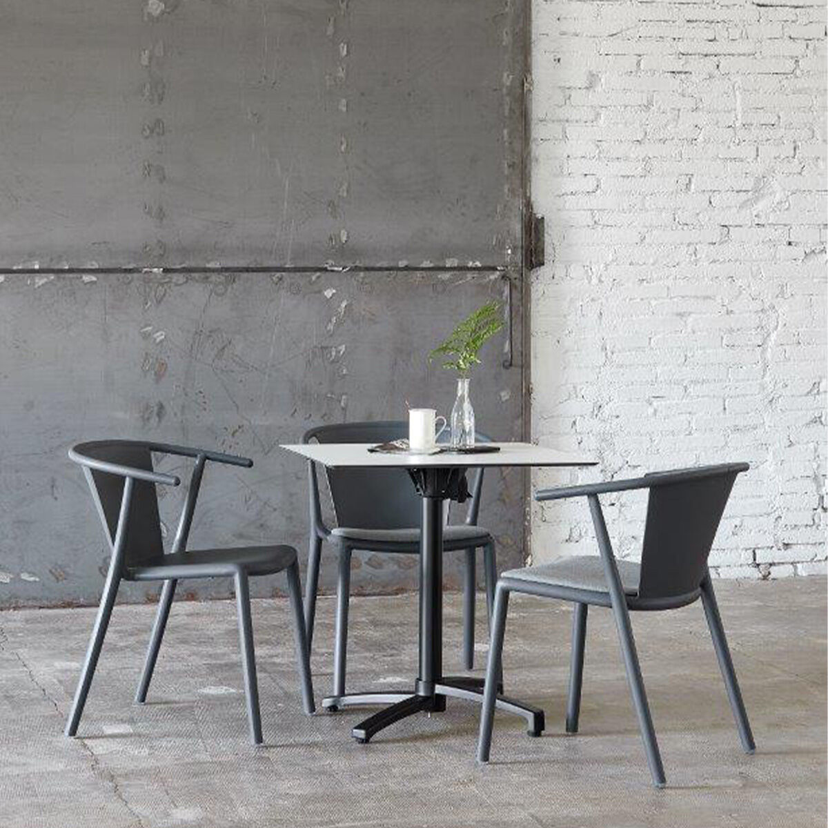 Steely plaststol m. armlæn