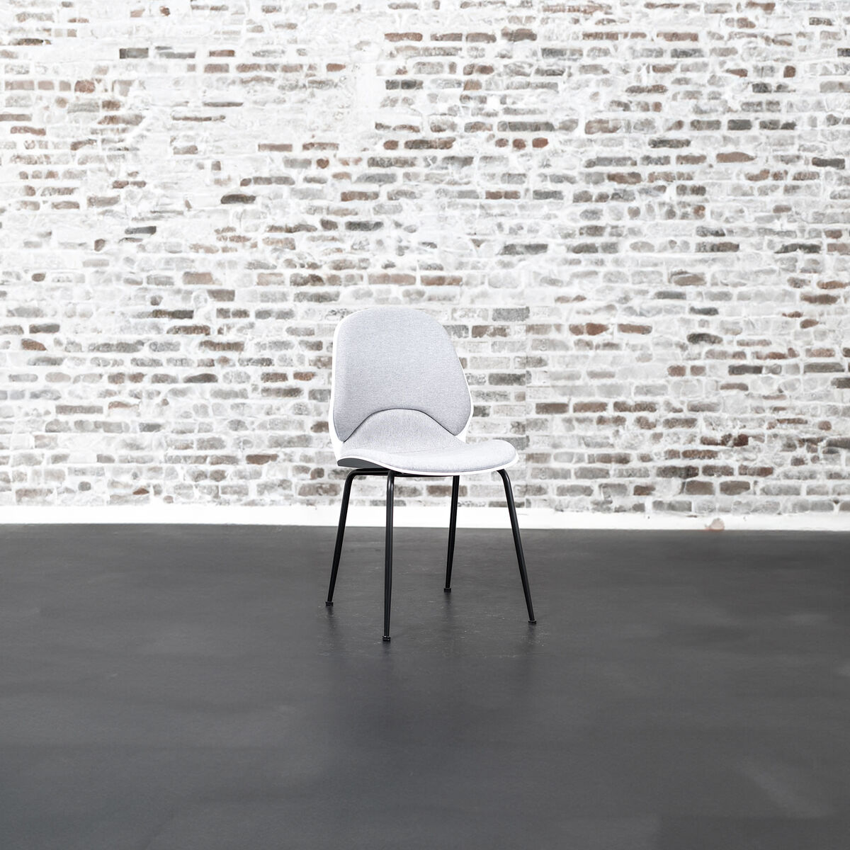 Kantinsats 2 - Kantinbord och 4 stolar med medar