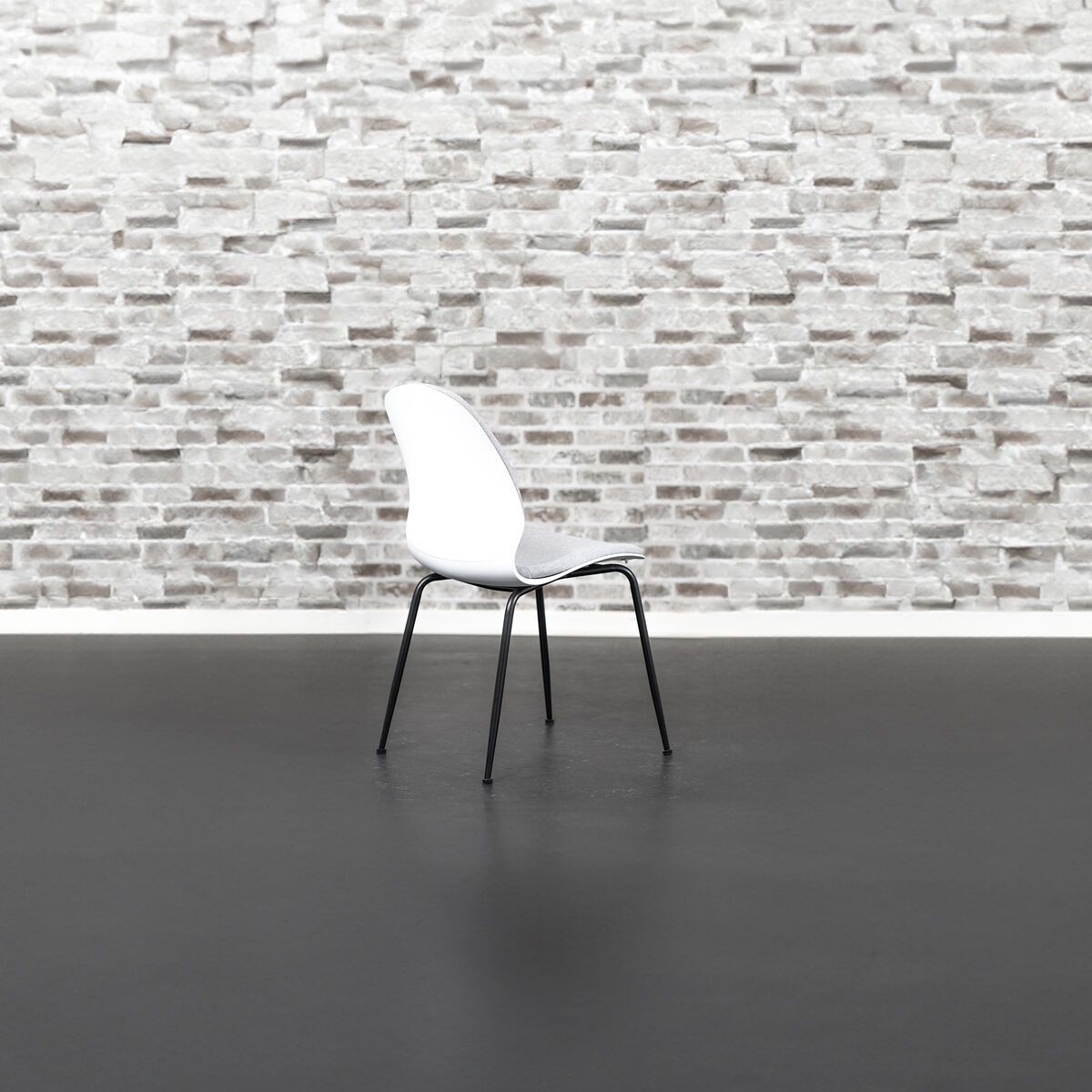 Kantinsats 2 - Kantinbord och 4 stolar med medar