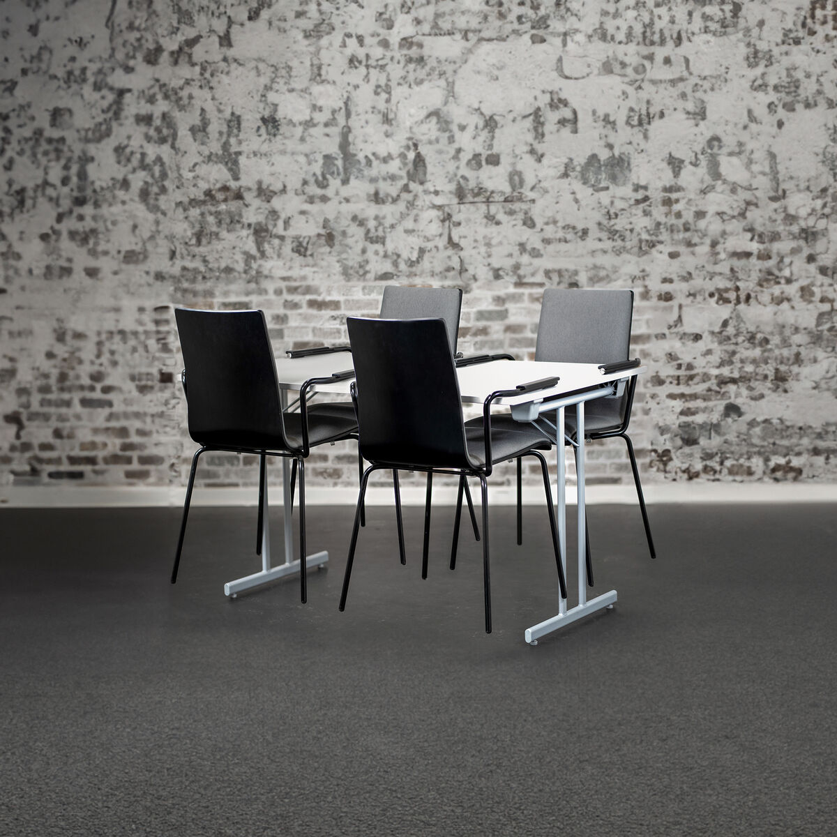 Kantinsats 1 - Kantinabord och 4 stolar med armstöd