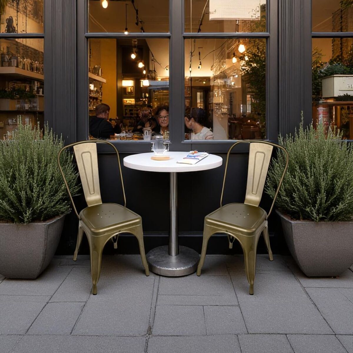 Bistrostol udendørs behandet